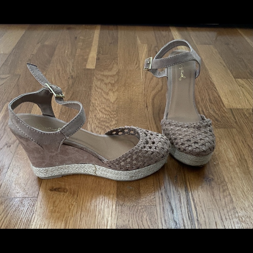 Fun summer sandals!